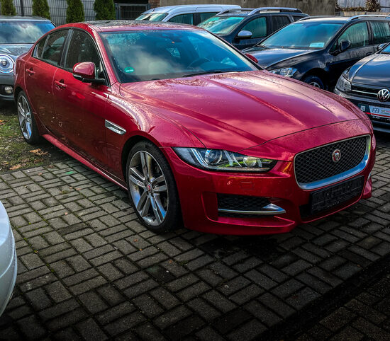 Jaguar XE R-Sport 2.0d Автомат -2015-